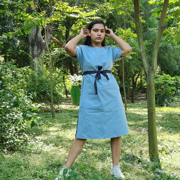 Sheath dress in powder blue - Picture 2 of 4
